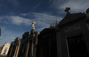 artes en cementerios de buenos aires Recinto de Personalidades