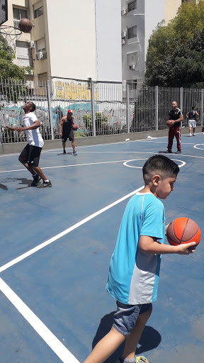 Cancha de baloncesto pública