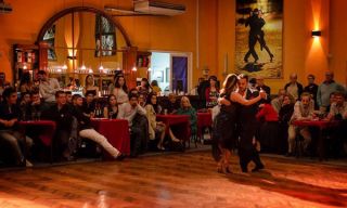 tour de noche y baile de tango buenos aires Immersion Tours
